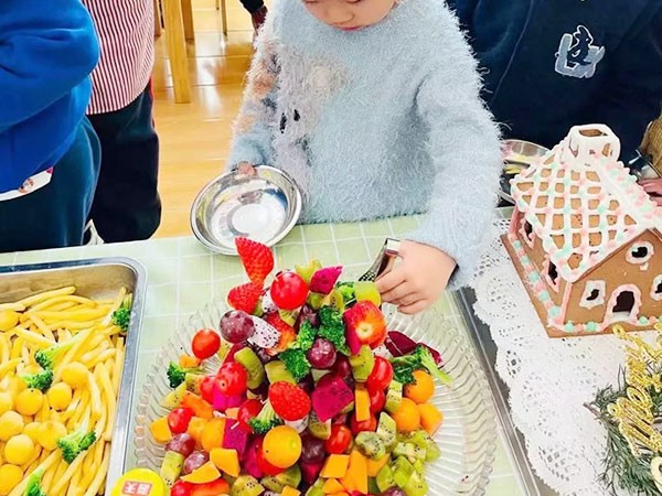 <b>大香蕉插进去了大胸美女小骚逼插死你</b>